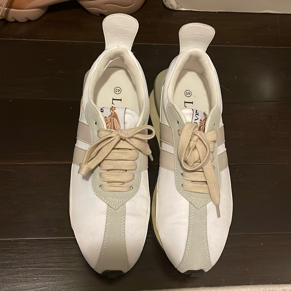 Lanvin womens Bumper Sneaker US8 EU30 White
Beige Trainers